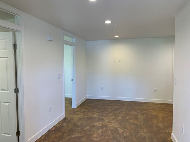 Foto del edificio - COMING SOON!!! Brand New 2 Bedroom 1 Bath
