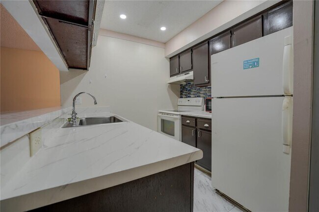 Foto del edificio - 5686 Rock Island Rd