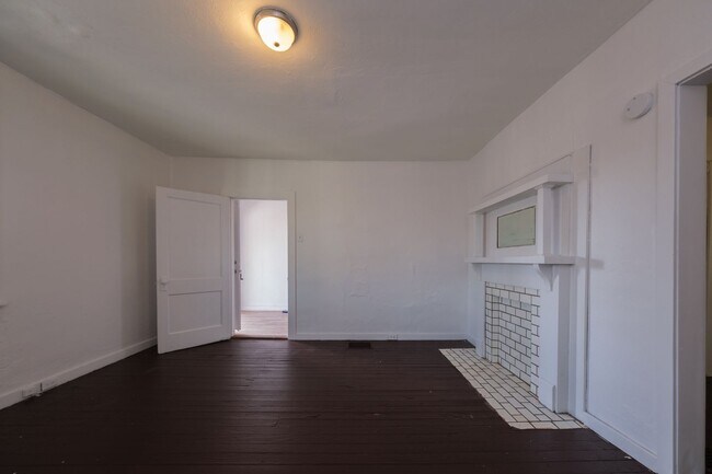 Foto del edificio - RENT TO OWN!! Charming 3-Bedroom Single Fa...