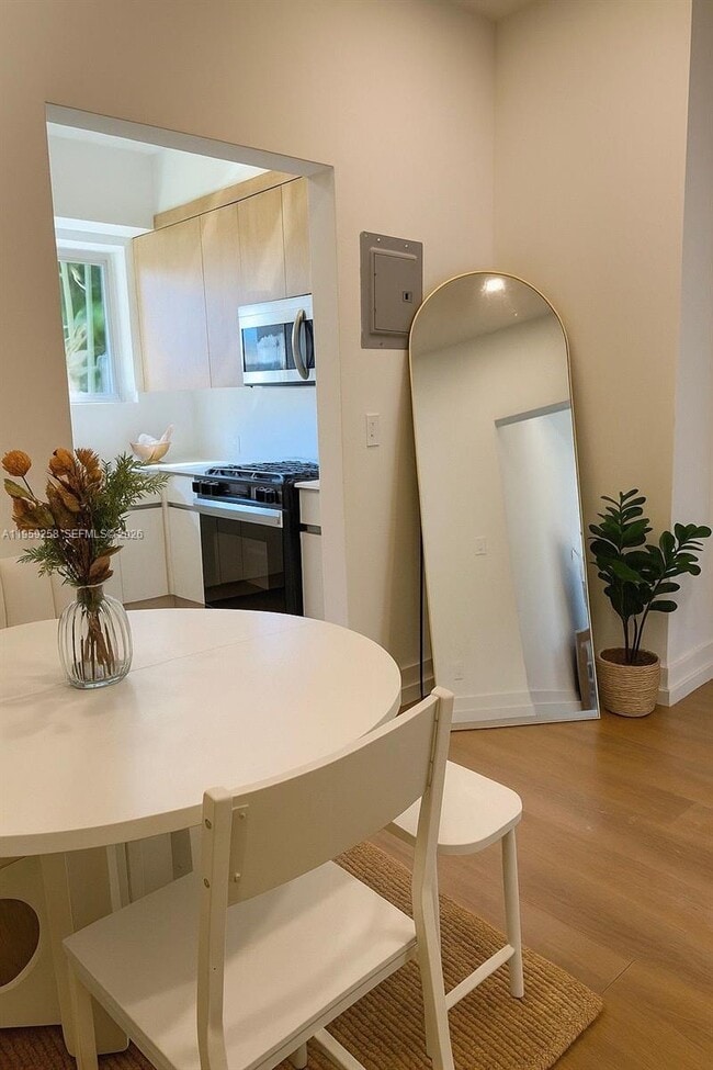 Building Photo - 1535 West Ave