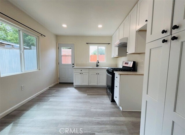 Foto del edificio - 3928 Everest Ave