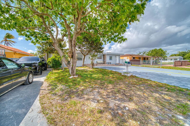 Foto del edificio - 7620 SW 21st St