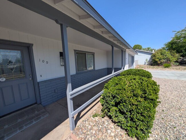 Building Photo - Spacious and newly remodeled 4 Bedroom wit...