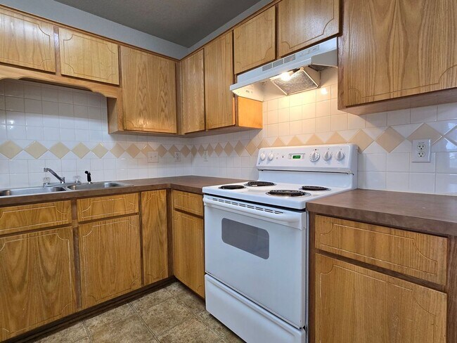 Building Photo - 2805 Kerrville Ct