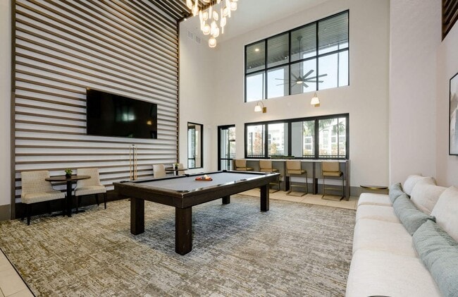 Mejora tu estilo de vida en The Edison Daytona Apartments, con modernas áreas comunes diseñadas para la relajación y la convivencia. Disfruta de acabados de lujo y abundante luz natural. ¡No te lo pierdas! Agenda tu visita hoy mismo. - The Edison Daytona Apartments