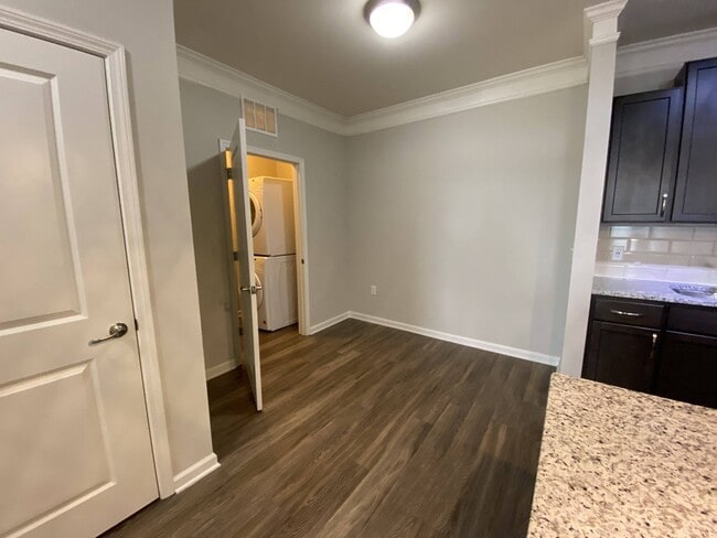Interior Photo - The Crest at Laurel Canyon
