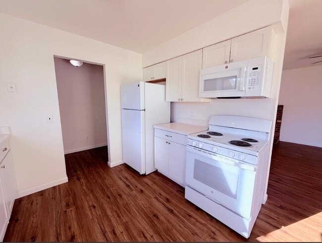 Foto del edificio - 1351 Virginia St