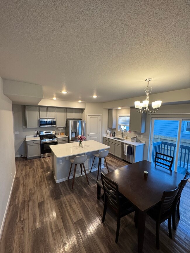 Shared Kitchen - 7718 Sun Shimmer Vw