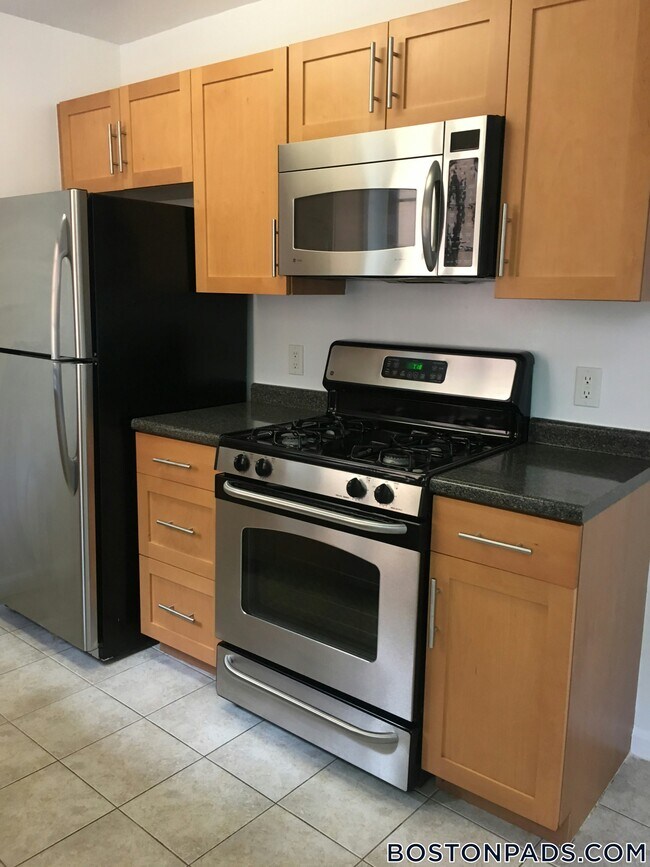 Building Photo - 60 Brattle St