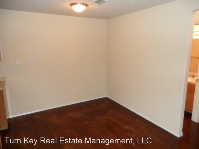 Foto del edificio - 8028-8030 Tanner Ave