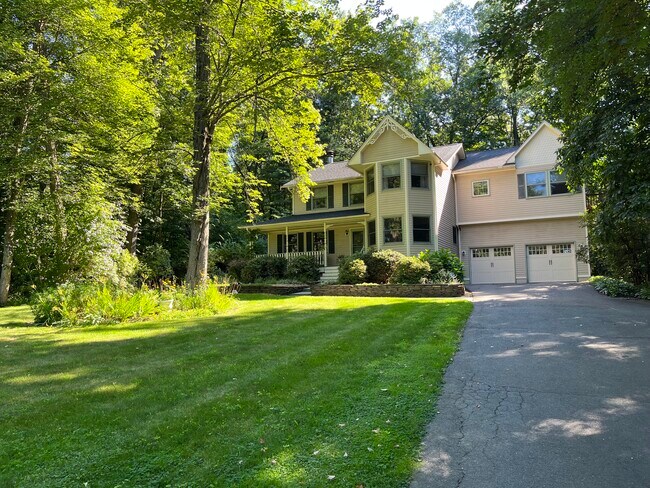Building Photo - 163 Maple Ridge Rd