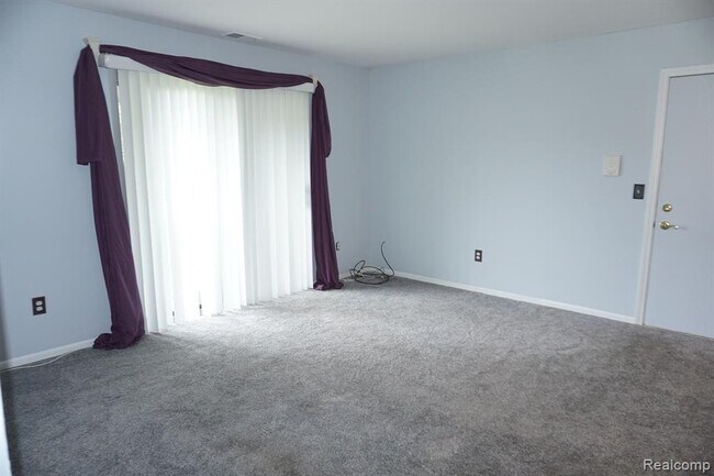 Building Photo - 35431 Hickory Woods Dr