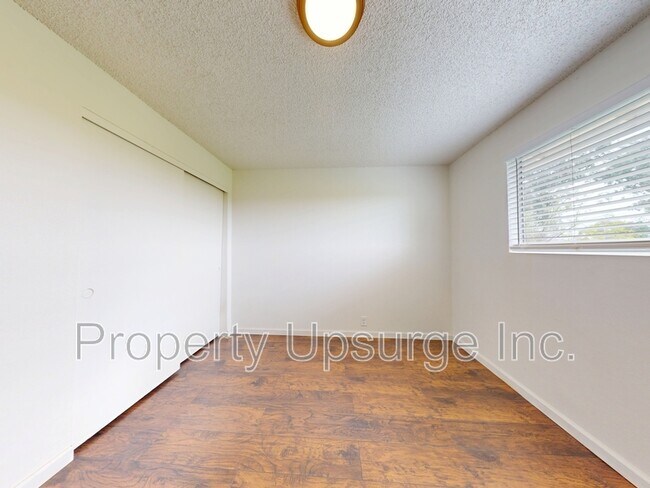 Foto del edificio - 445 Nelson Ave