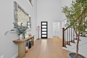 Building Photo - 9722 Dani Lake Dr