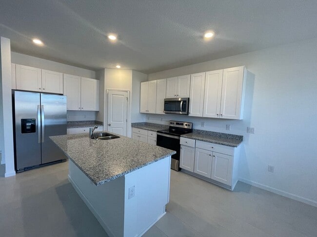 Building Photo - 322 Bottle Brush Dr