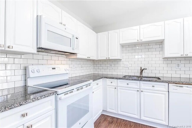 Foto del edificio - 3715 Melrose Cottage Dr