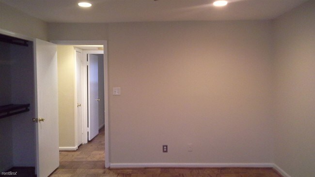 Foto del edificio - 6002 Westchester Park Dr