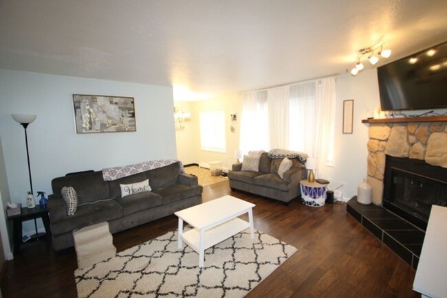 Foto del edificio - 2 Bedroom Condo in East Anchorage close to...