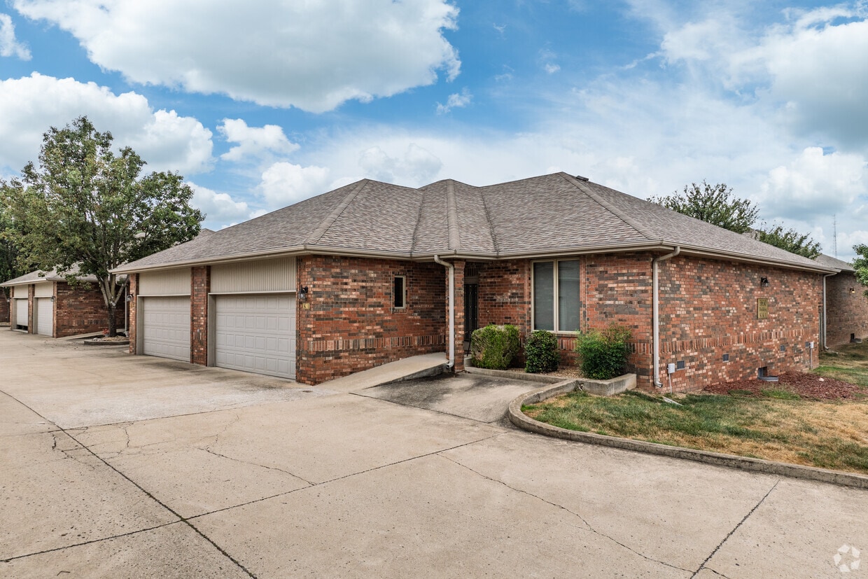Primary Photo - Kickapoo Prairie Retirement