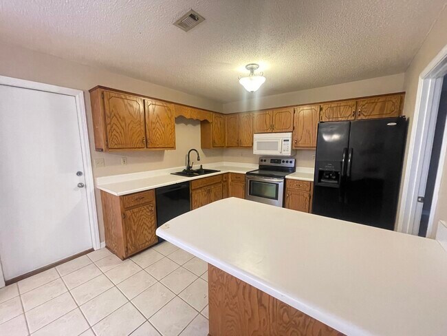 Foto del edificio - 421 Juniper Dr