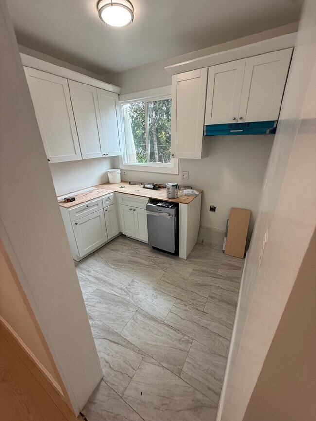 Foto del edificio - 1700 Le Roy Ave