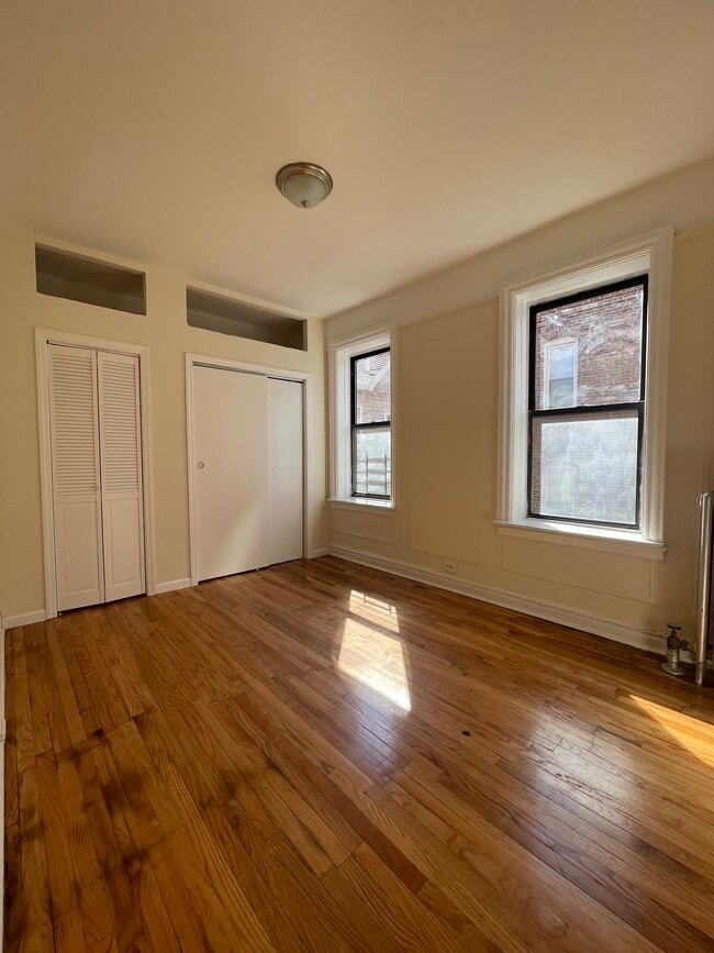 Building Photo - 341 E 240th St