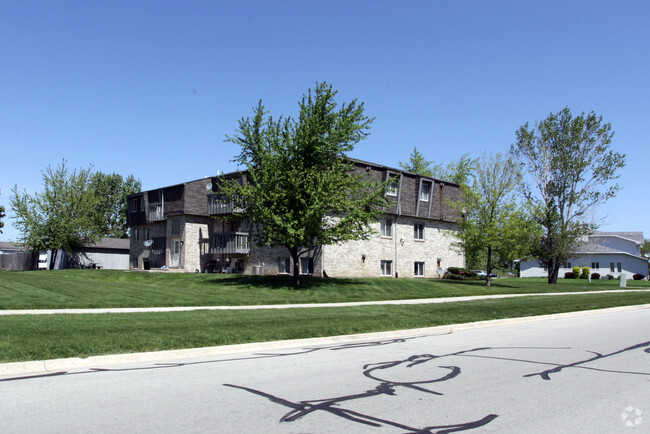 Foto del edificio - 2301-2390 Bicentennial Ave