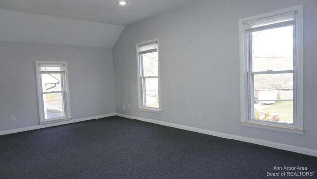 Foto del edificio - 207 W Henry St