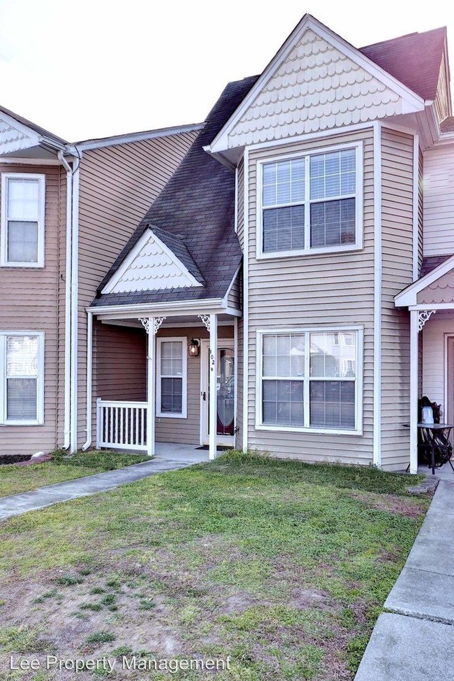Building Photo - 3 br, 2.5 bath House - 102 B Heather Way