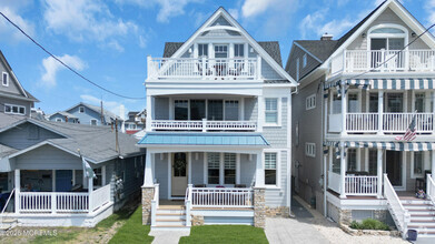 Building Photo - 112 14th Ave
