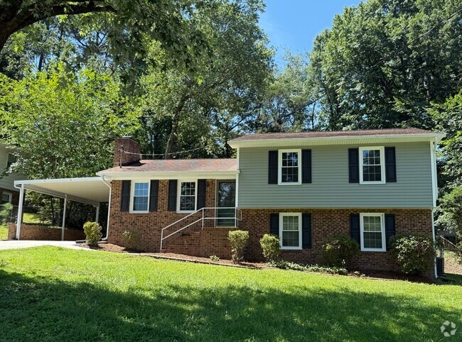 Building Photo - 2209 Sierra Dr