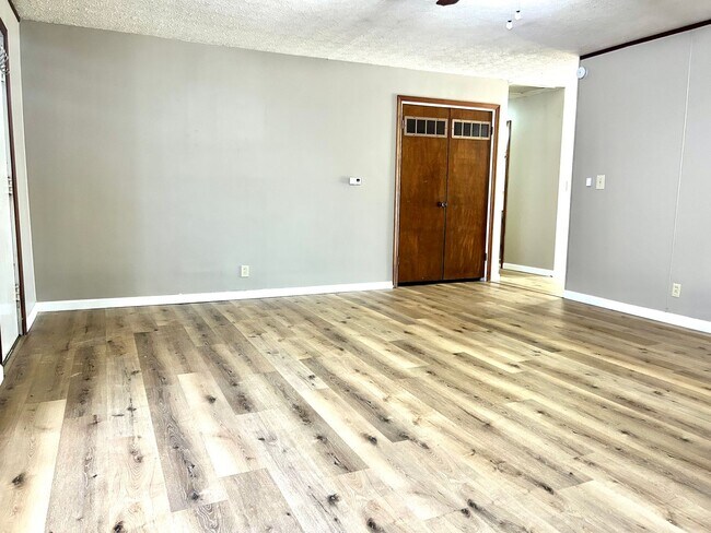 Foto del edificio - Great Space, Convenient Location