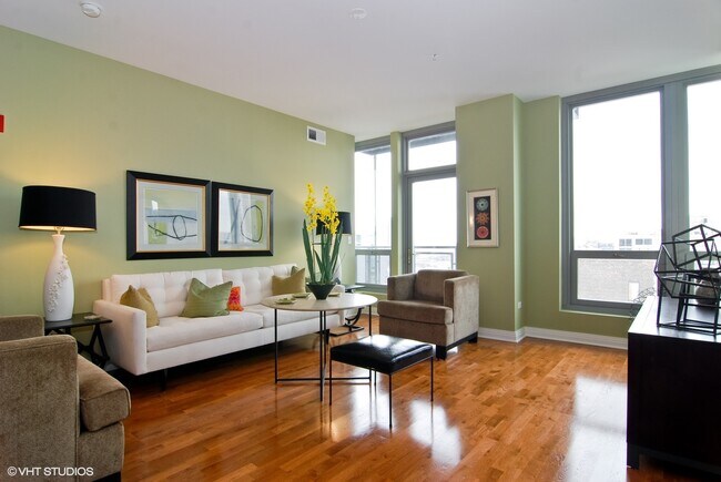 Foto del edificio - 565 W Quincy St