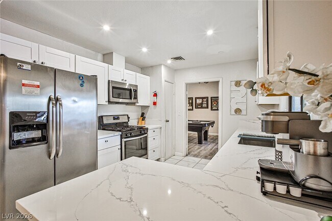 Building Photo - 1505 Hialeah Dr