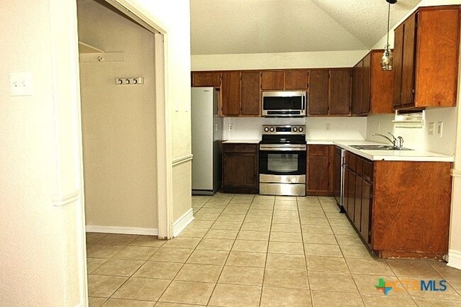 Building Photo - 213 Bronc Dr