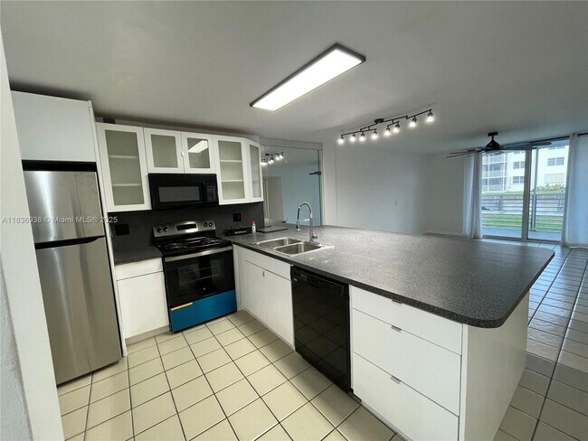 Building Photo - 3600 NE 170th St
