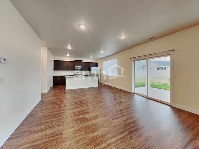 Foto del edificio - 884 N Garnet Creek Ave