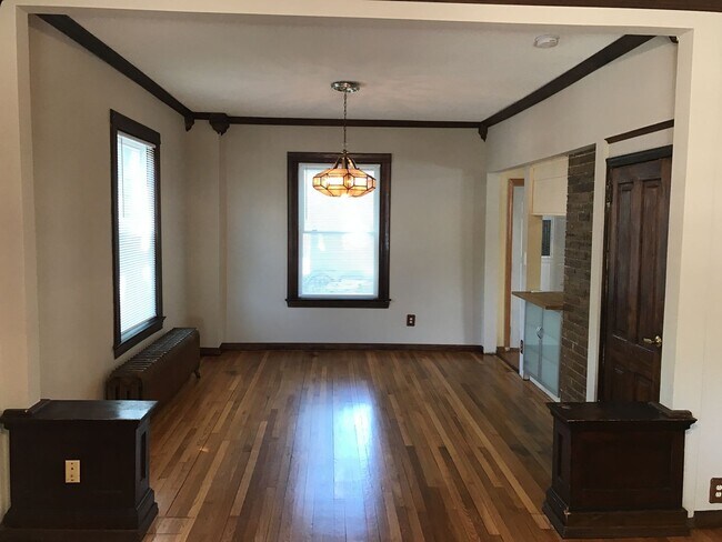 Foto del edificio - DO NOT MISS! Four-Bedroom Single Family Ho...