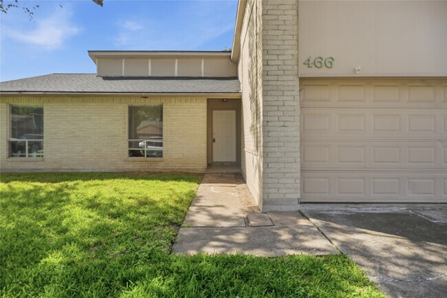 Building Photo - 466 El Toro Ln