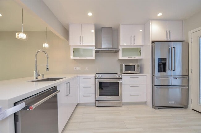 Building Photo - 10608 Hazelhurst Dr
