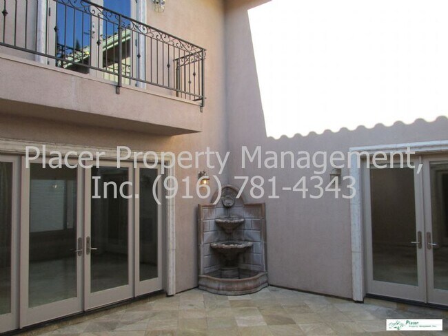 Building Photo - Avail 9/9!  Gorgeous 5 bdrm w/3 Car in Gat...