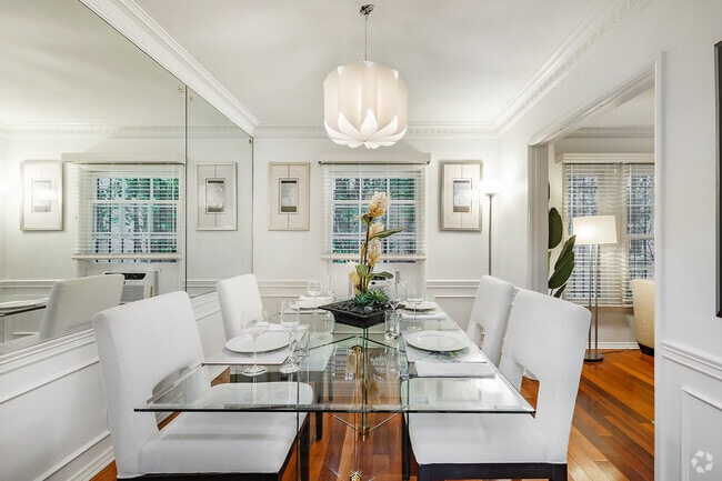 Interior Photo - 342 N Oakhurst Dr