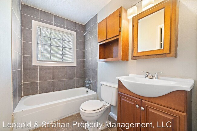 Building Photo - 3 br, 1 bath House - 7318 Biering St