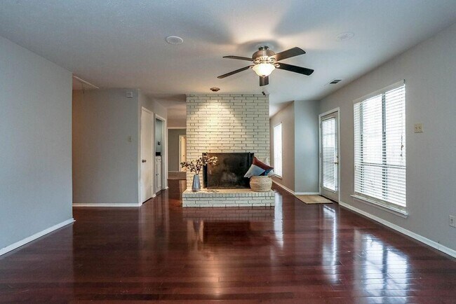 Building Photo - 10407 Pagewood Dr