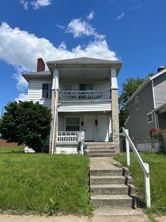 Building Photo - 1138-1138 Oakwood Ave
