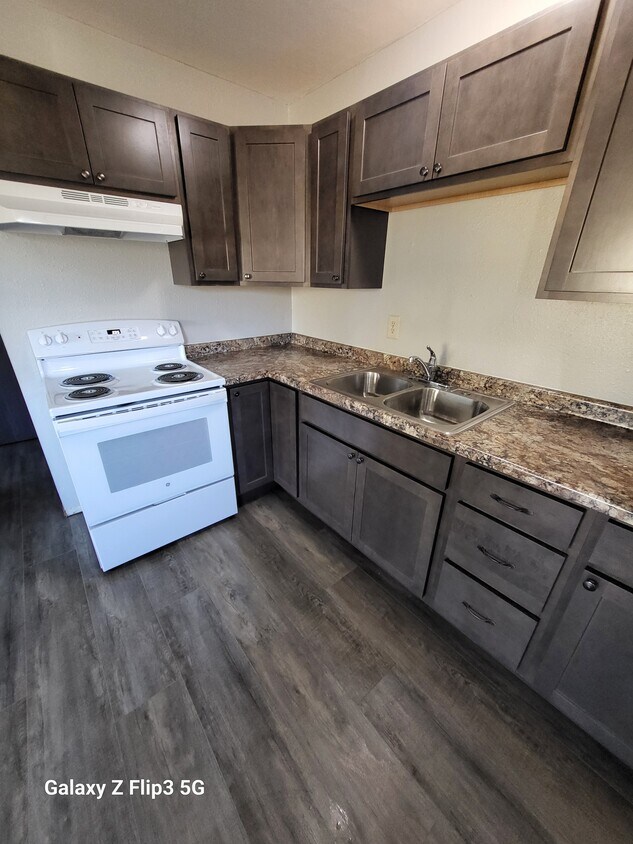 Building Photo - 301 Hill Ave N