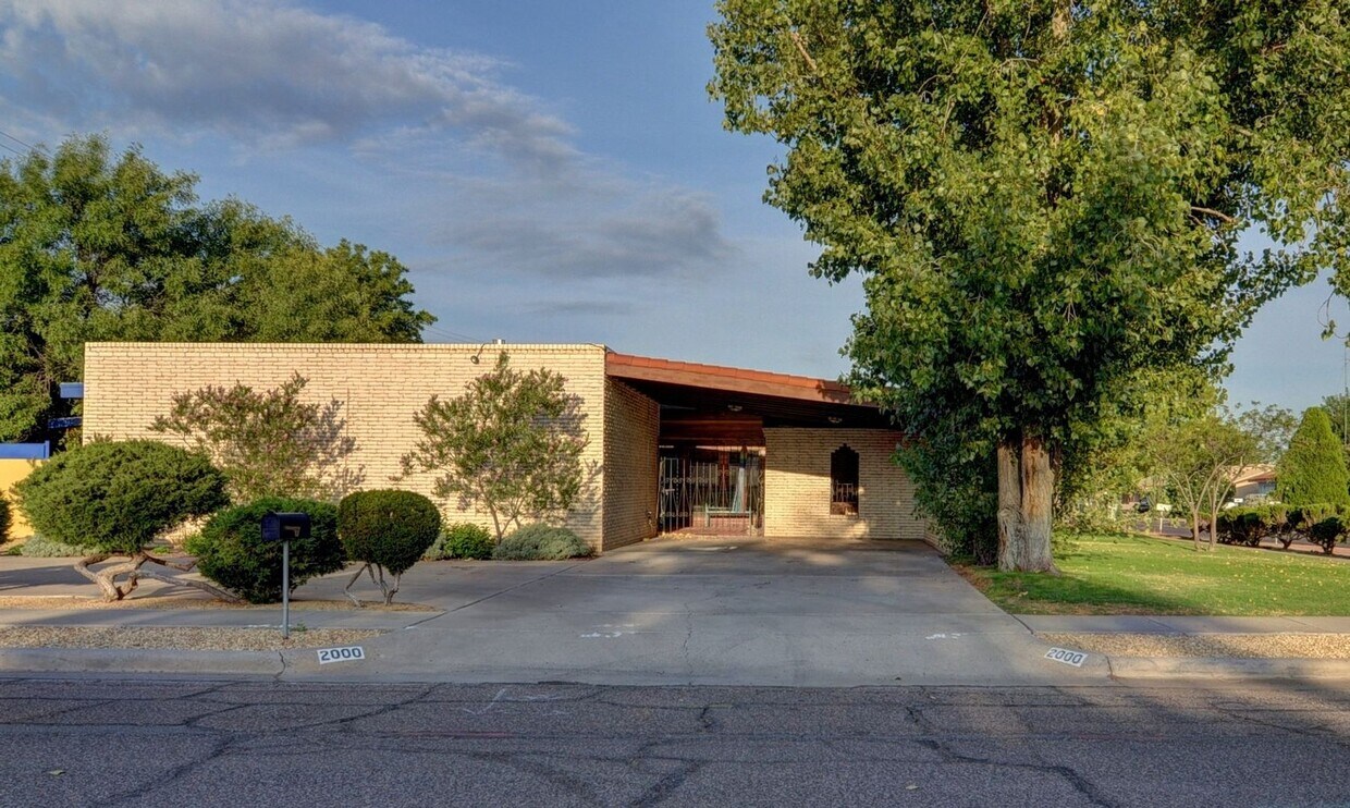 Primary Photo - Beautiful estate home on a corner lot!