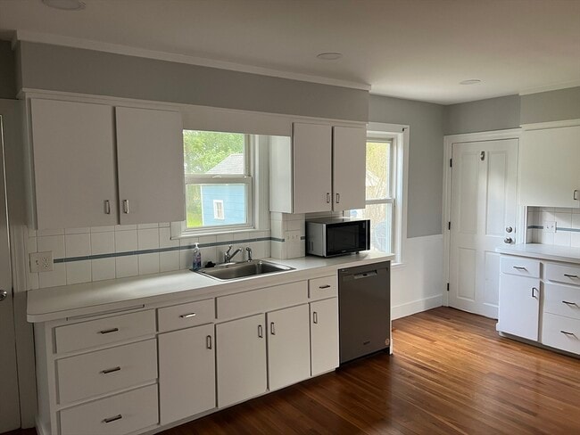 Building Photo - 149 N Main St