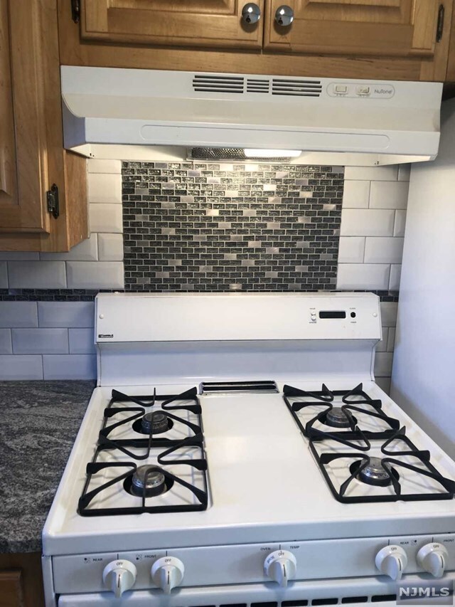 Foto del edificio - 241 Phelps Ave