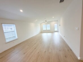Building Photo - 4946 Pne Hvn Ln